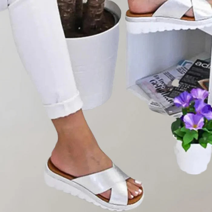 Luna’s Serene Stride Crossband Sandals