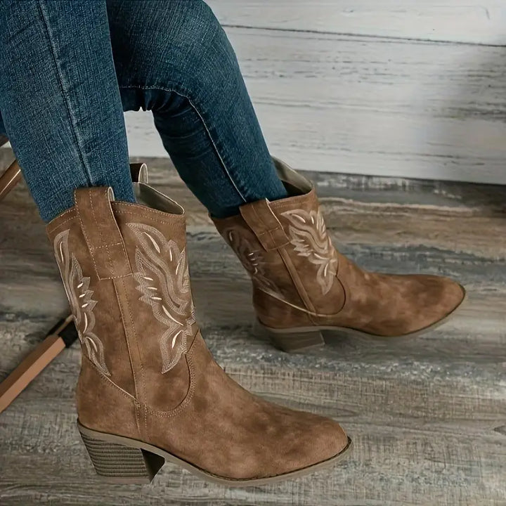 Luna’s Untamed Grace Embroidered Western Boots