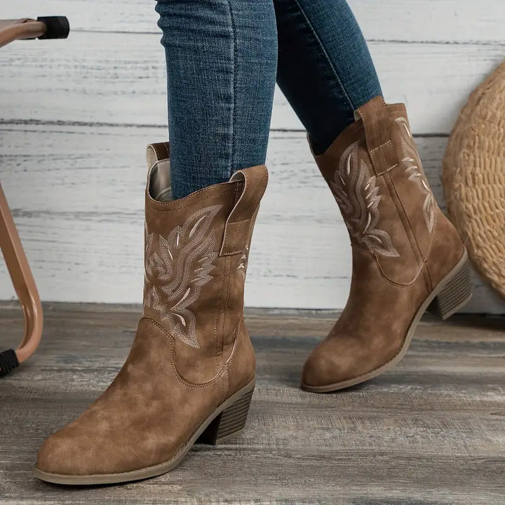 Luna’s Untamed Grace Embroidered Western Boots