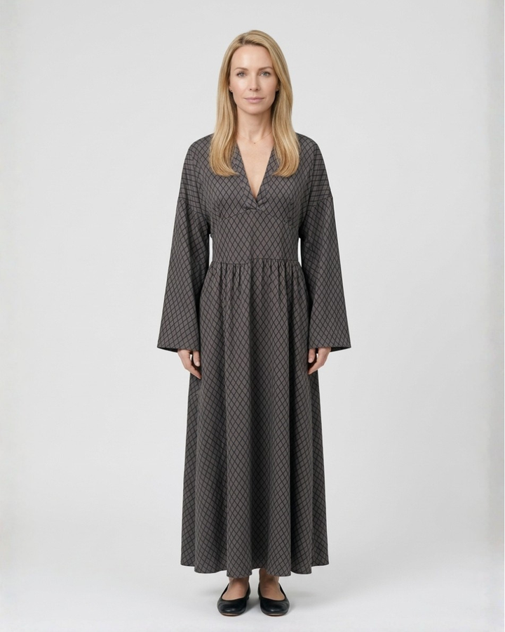 Luna’s Radiant Allure Long Sleeve Maxi Dress